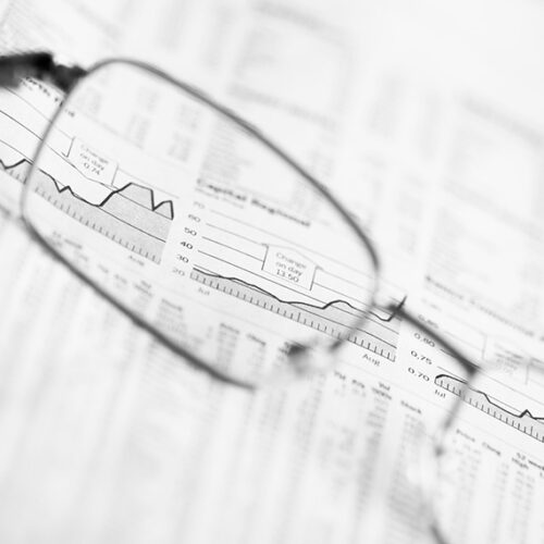 pair of glasses magnifying net revenue retention charts for saas